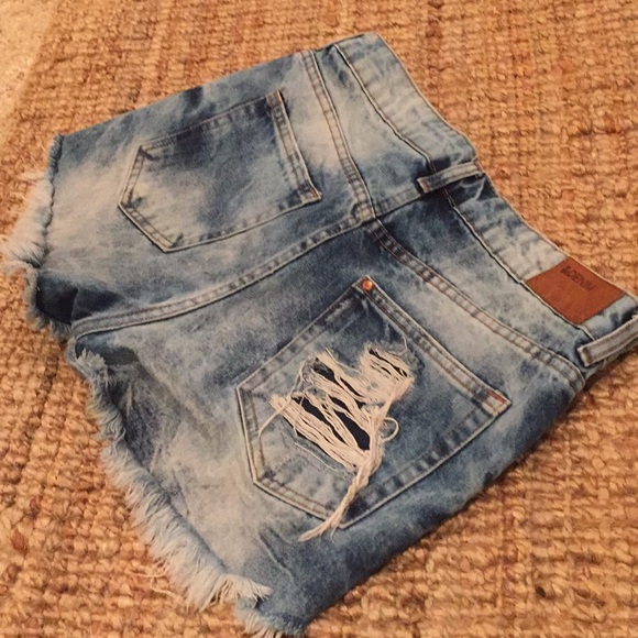 &DENIM Marble Tie Die Jean Shorts - Picture 3 of 3